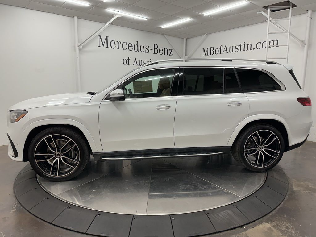 2026 Mercedes Benz GLS 580 4MATIC photo 3