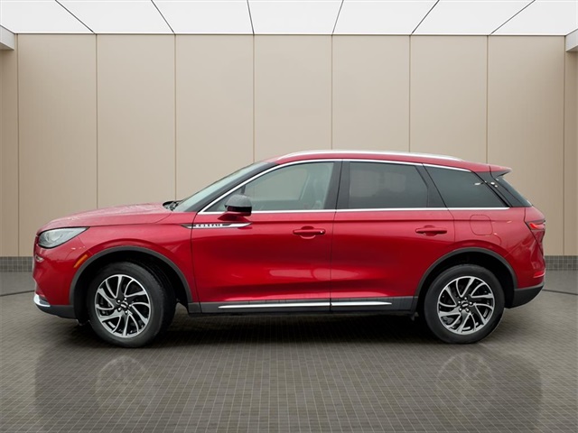 2020 Lincoln Corsair Standard photo 2