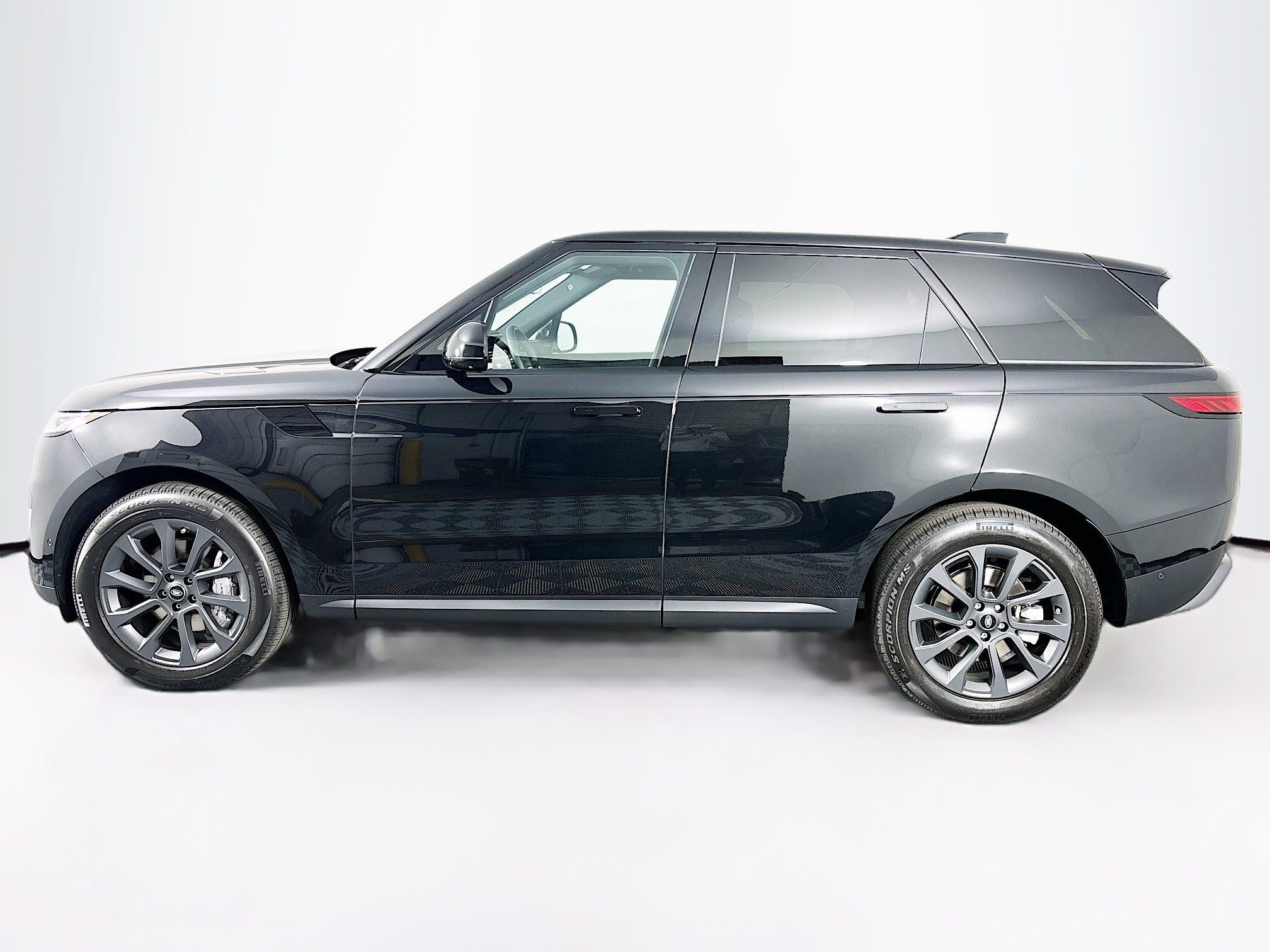 2025 Land Rover Range Rover Sport SE photo 8