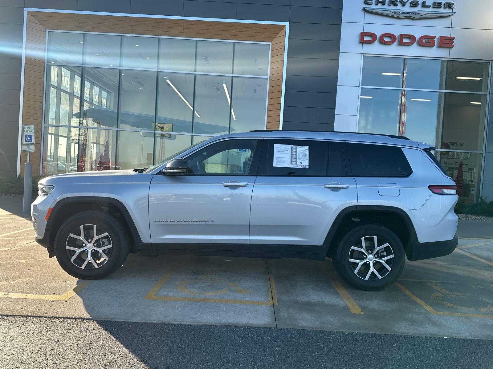 Used 2023 Jeep Grand Cherokee L Limited with VIN 1C4RJKBG0P8100993 for sale in Kansas City