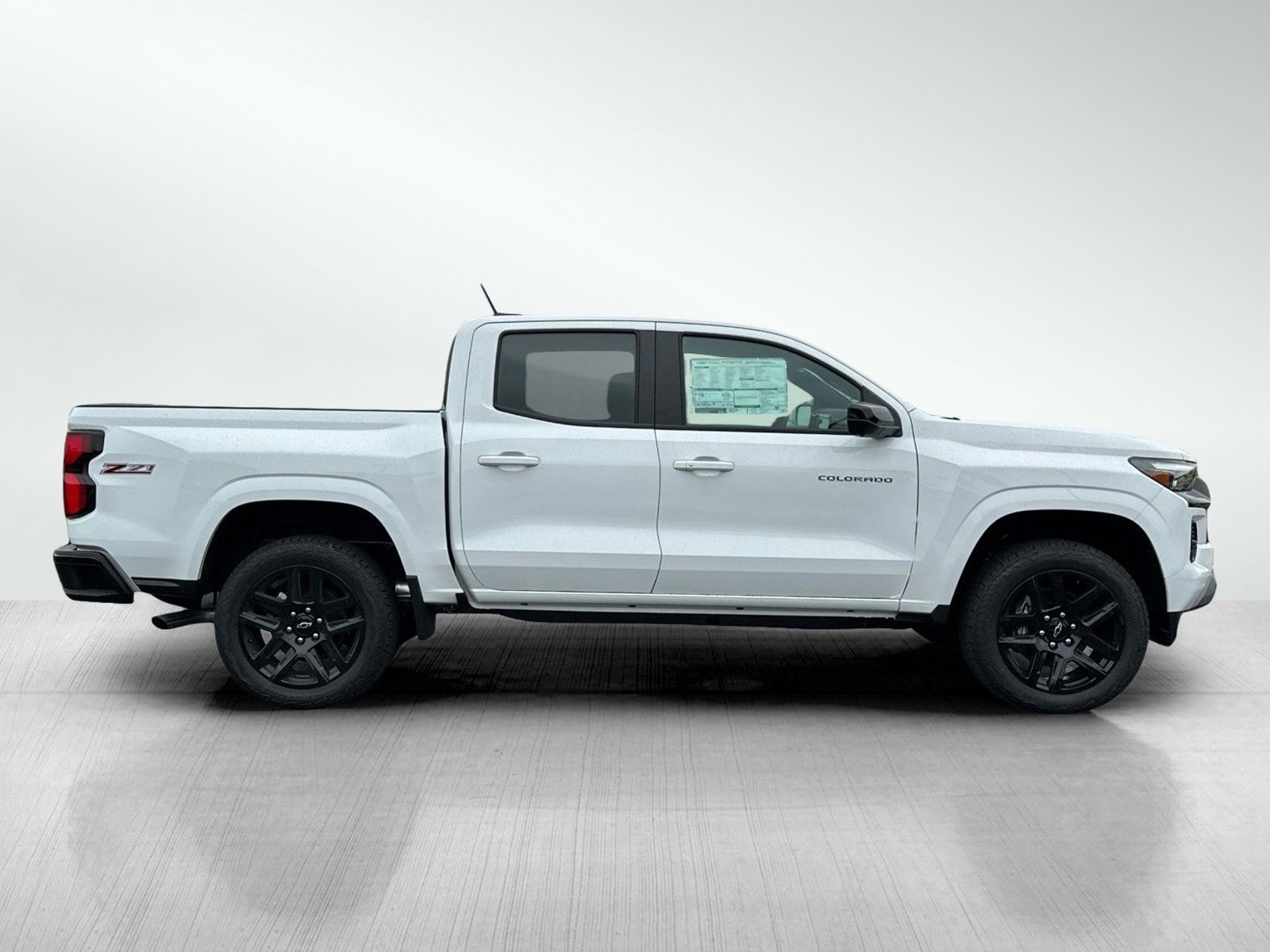 2025 Chevrolet Colorado Z71 photo 3