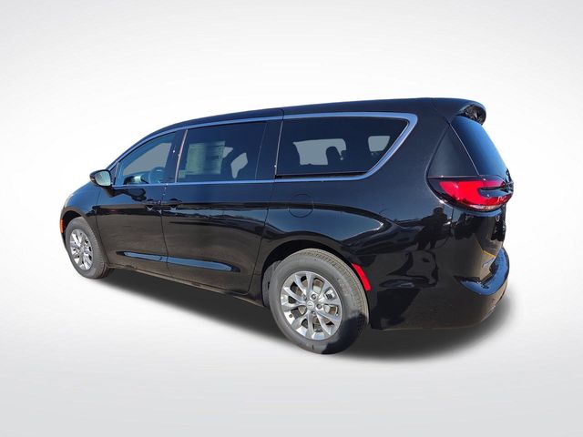 2026 Chrysler Pacifica photo 3