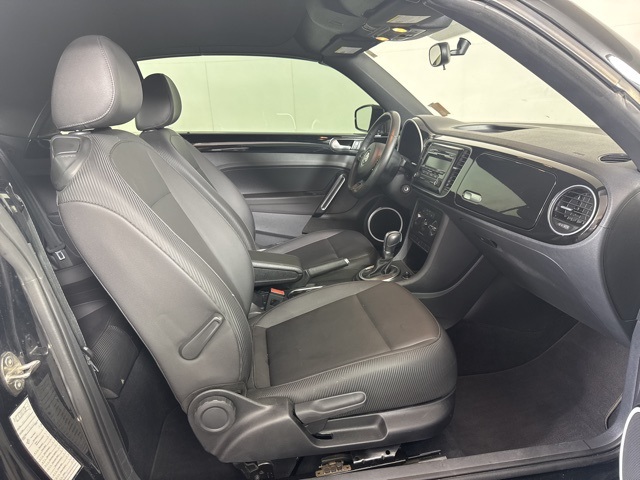 2015 Volkswagen Beetle 1.8T photo 2