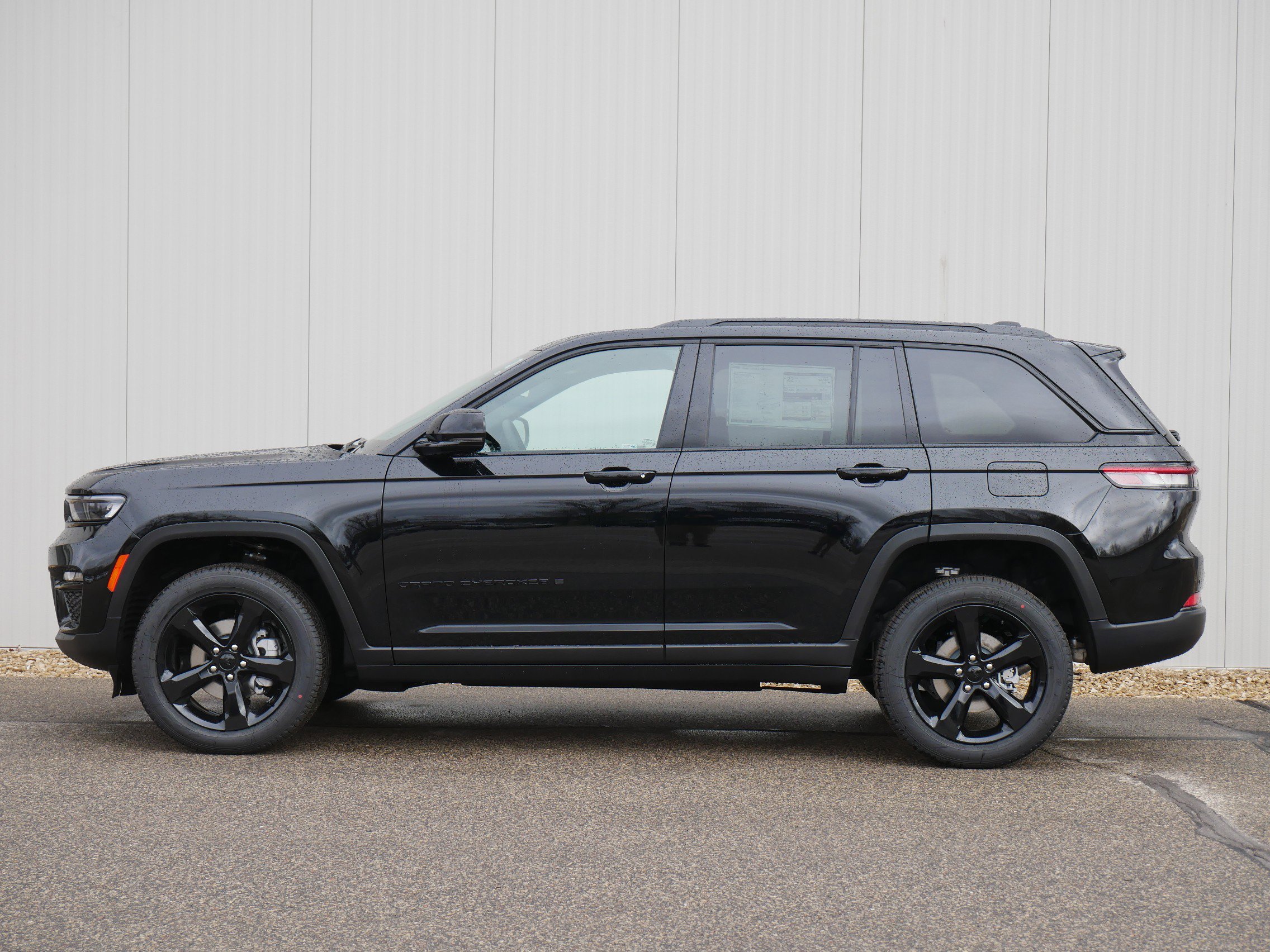 2025 Jeep Grand Cherokee Limited photo 2