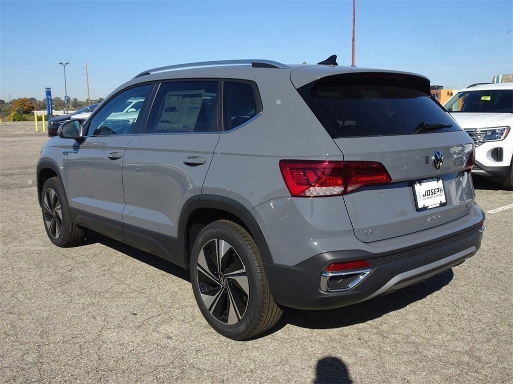 2024 Volkswagen Taos SE photo 4