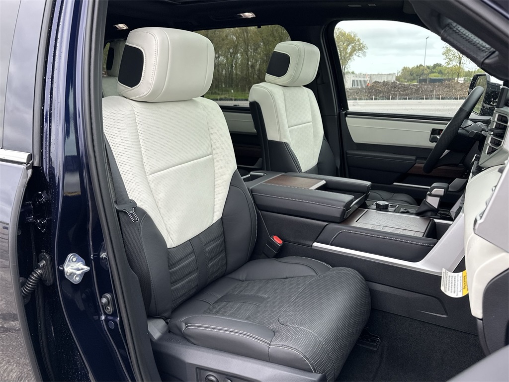 2025 Toyota Sequoia Capstone photo 32