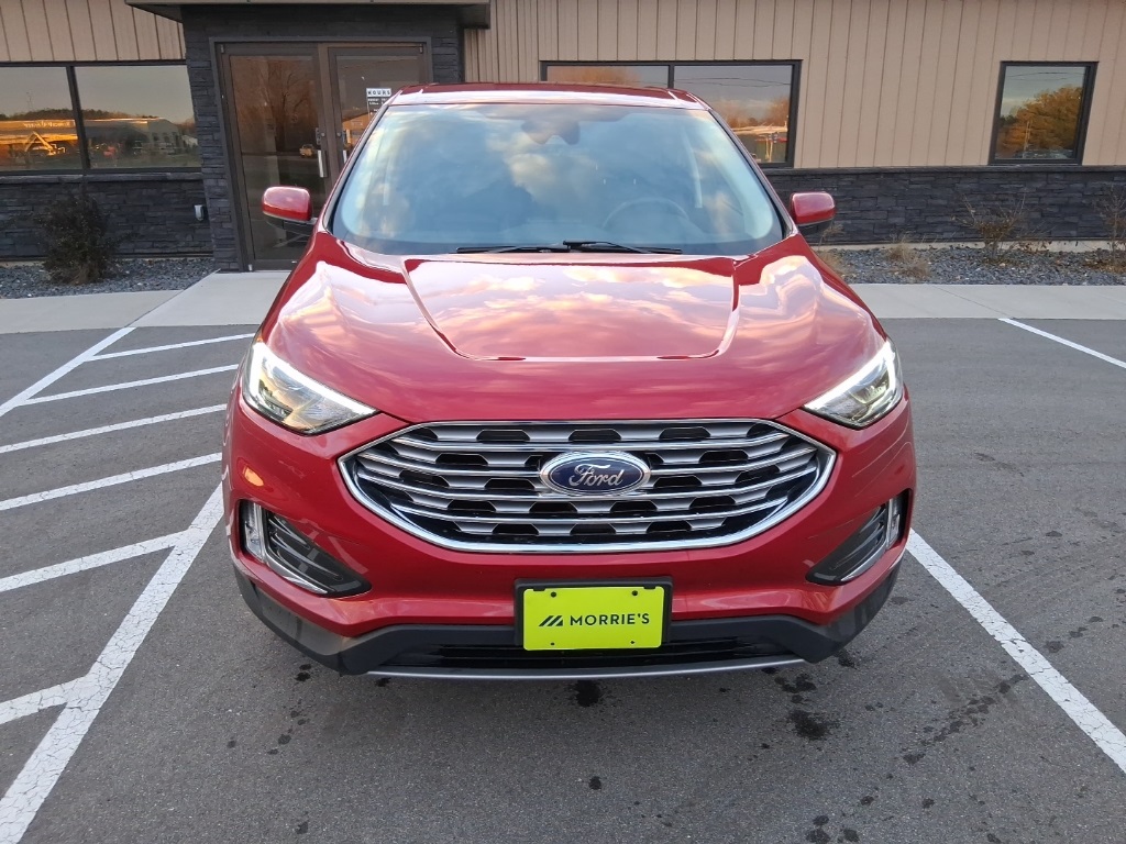 2022 Ford Edge SEL photo 2