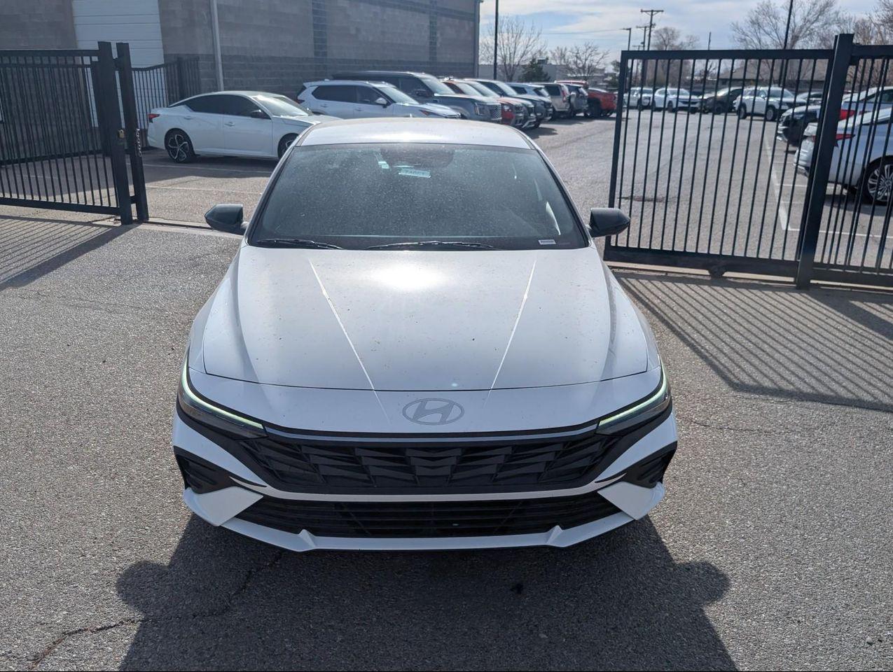 2025 Hyundai Elantra SEL Sport photo 3