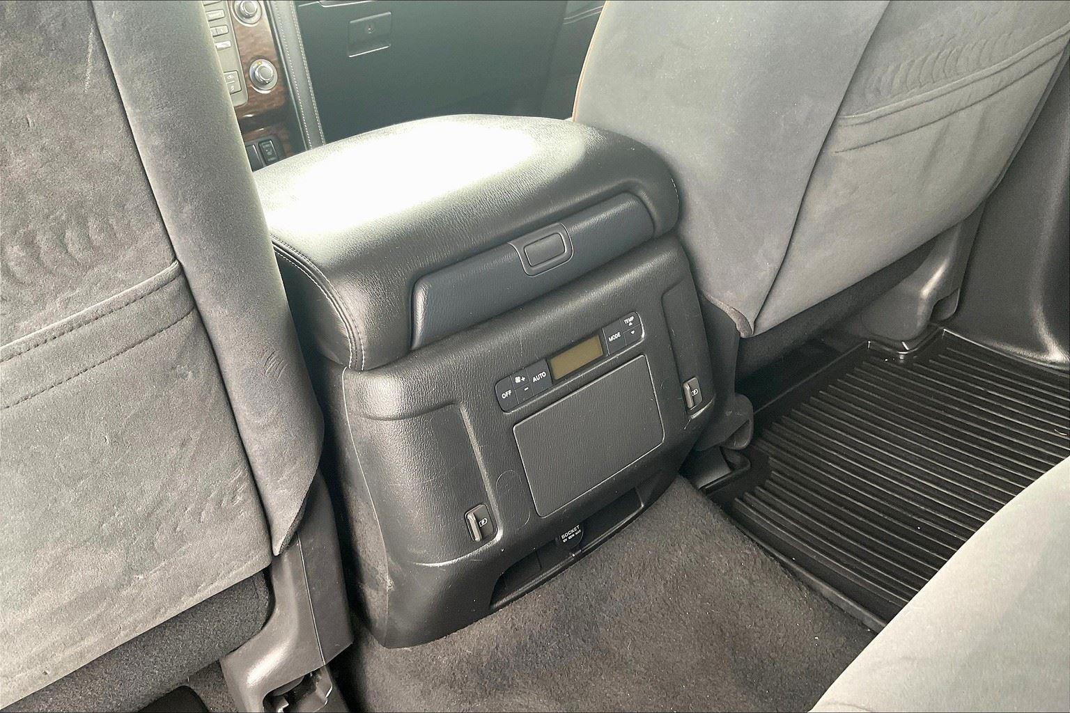 2019 Nissan Armada SV photo 30