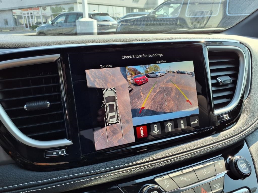 2025 Chrysler Pacifica photo 19