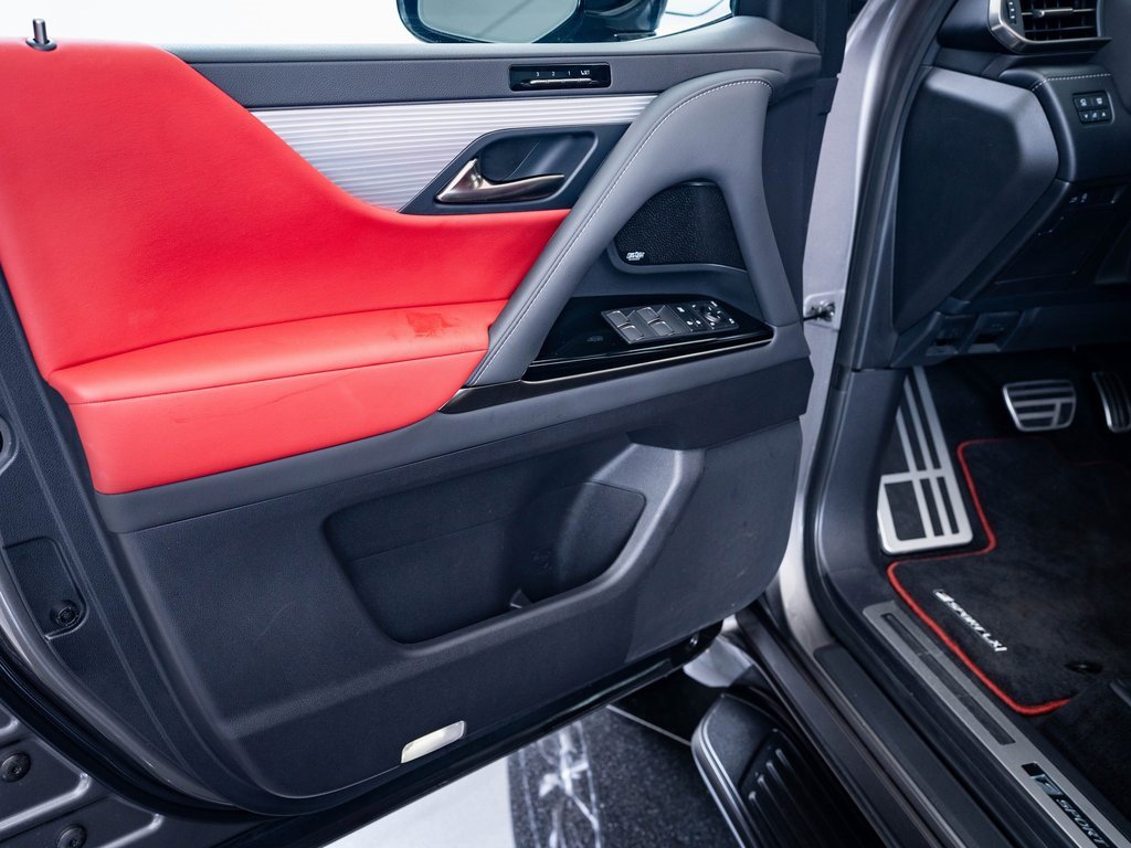 2022 Lexus LX 600 F SPORT photo 17