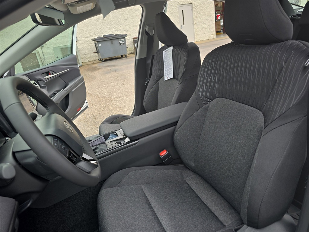 2025 Toyota Camry LE photo 13