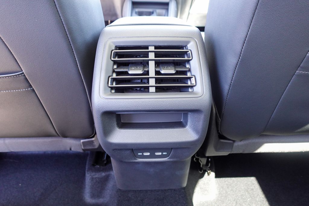 2025 Volkswagen Tiguan SE photo 19