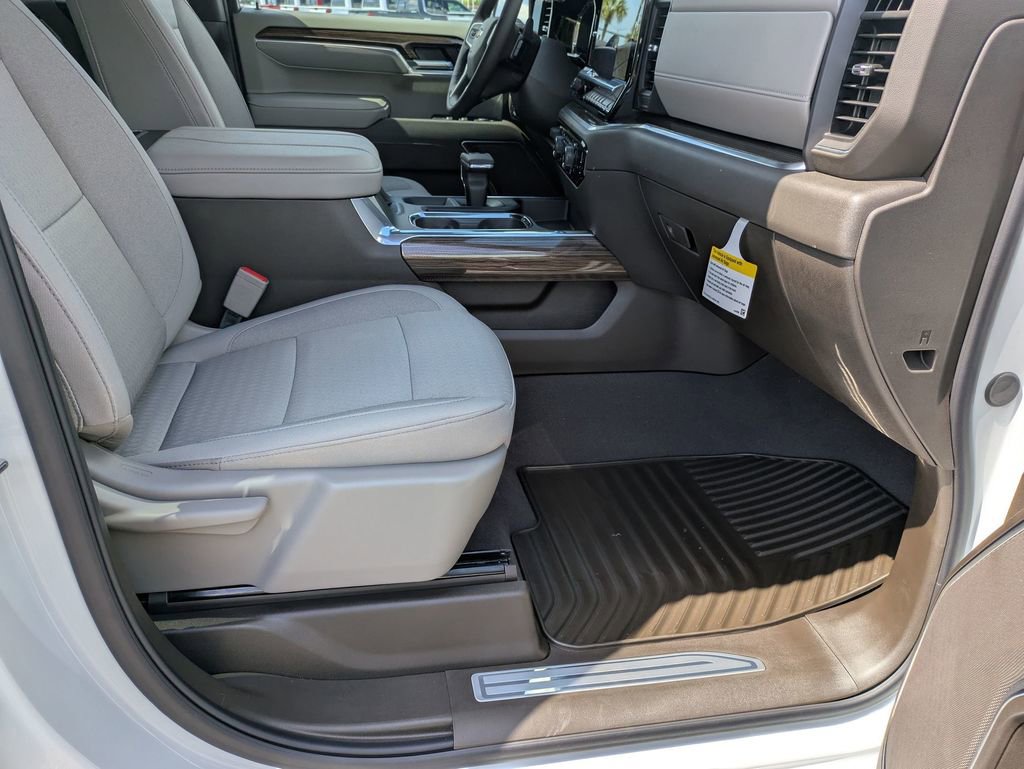 2025 Chevrolet Silverado 1500 LT photo 30