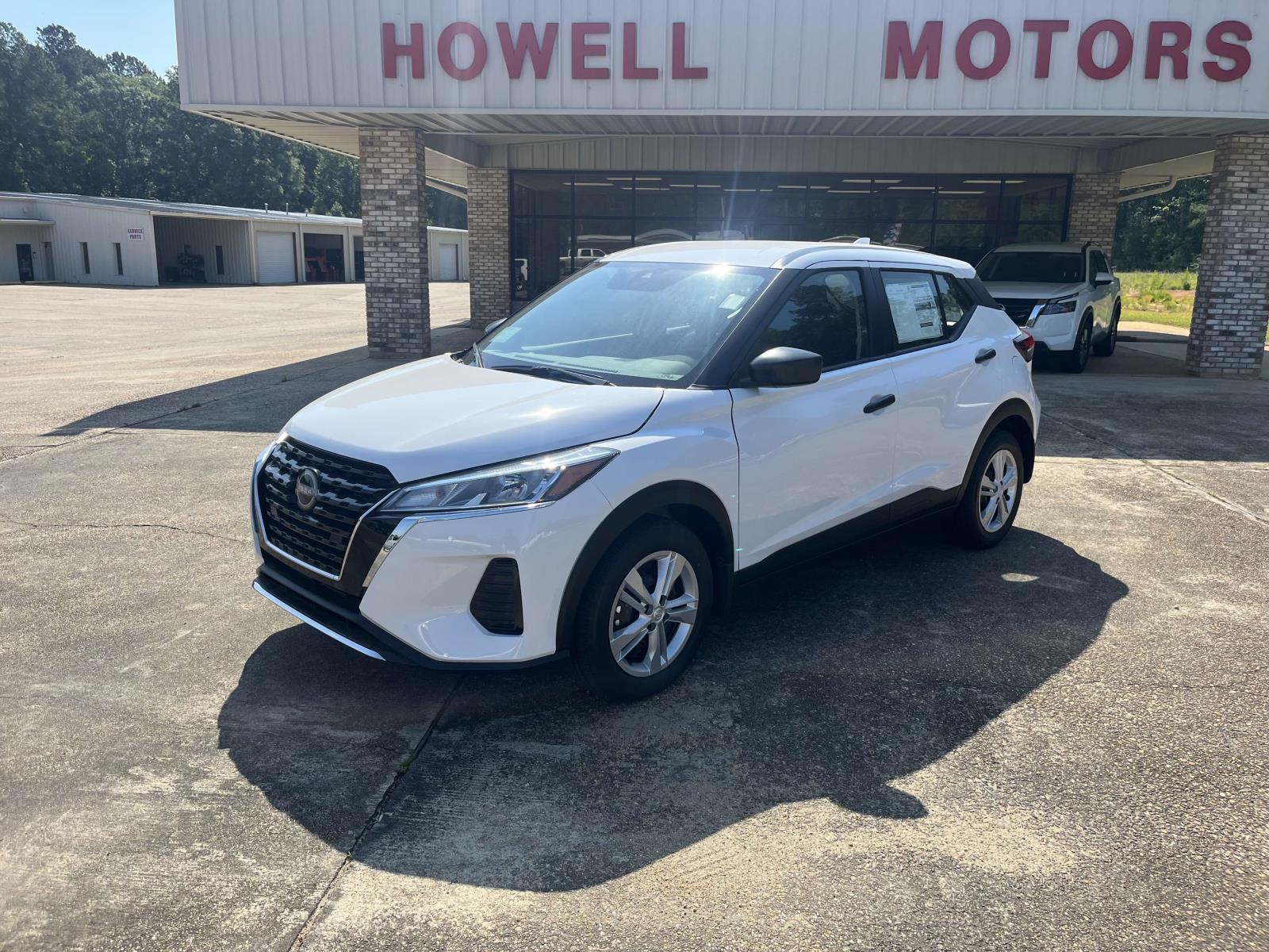 2025 Nissan KICKS PLAY Base's photo