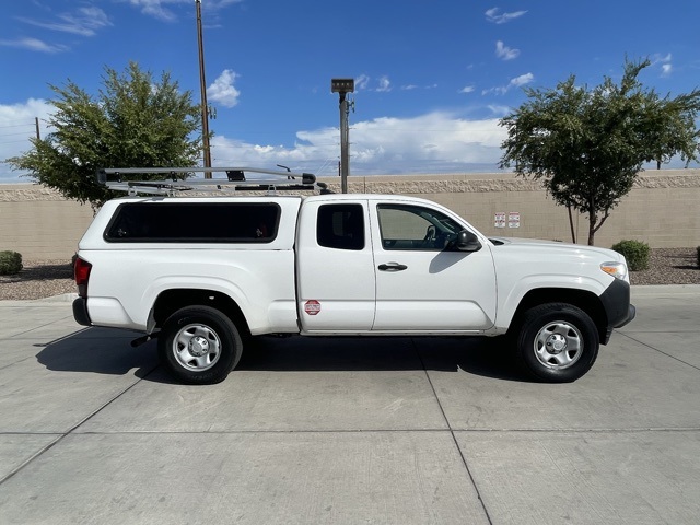 2022 Toyota Tacoma SR5 photo 2