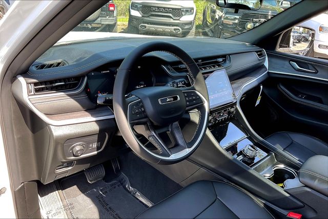 2025 Jeep Grand Cherokee Limited photo 6