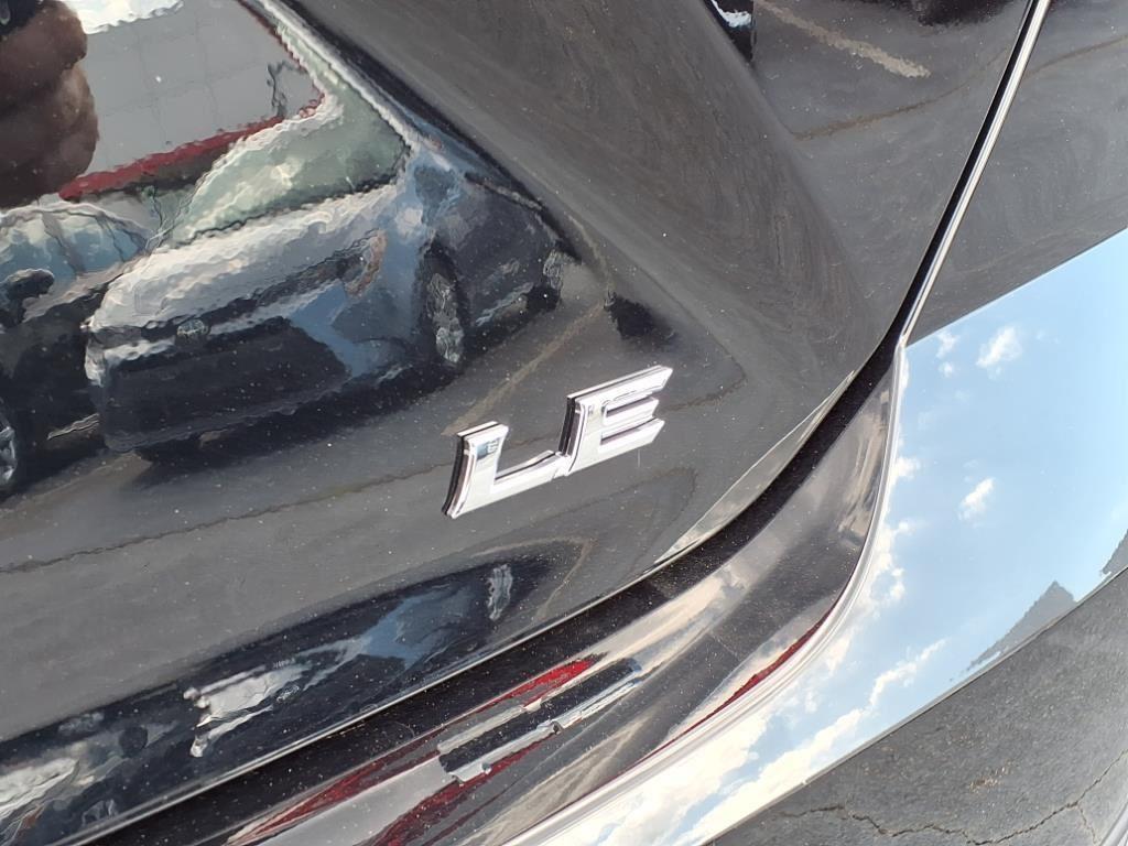 2025 Toyota Camry LE photo 4