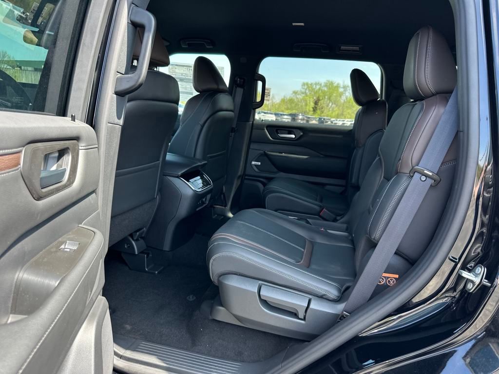 2025 Nissan Armada SL photo 15
