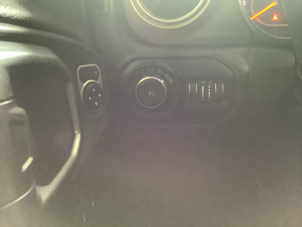 2020 Jeep Wrangler Unlimited Sahara photo 9