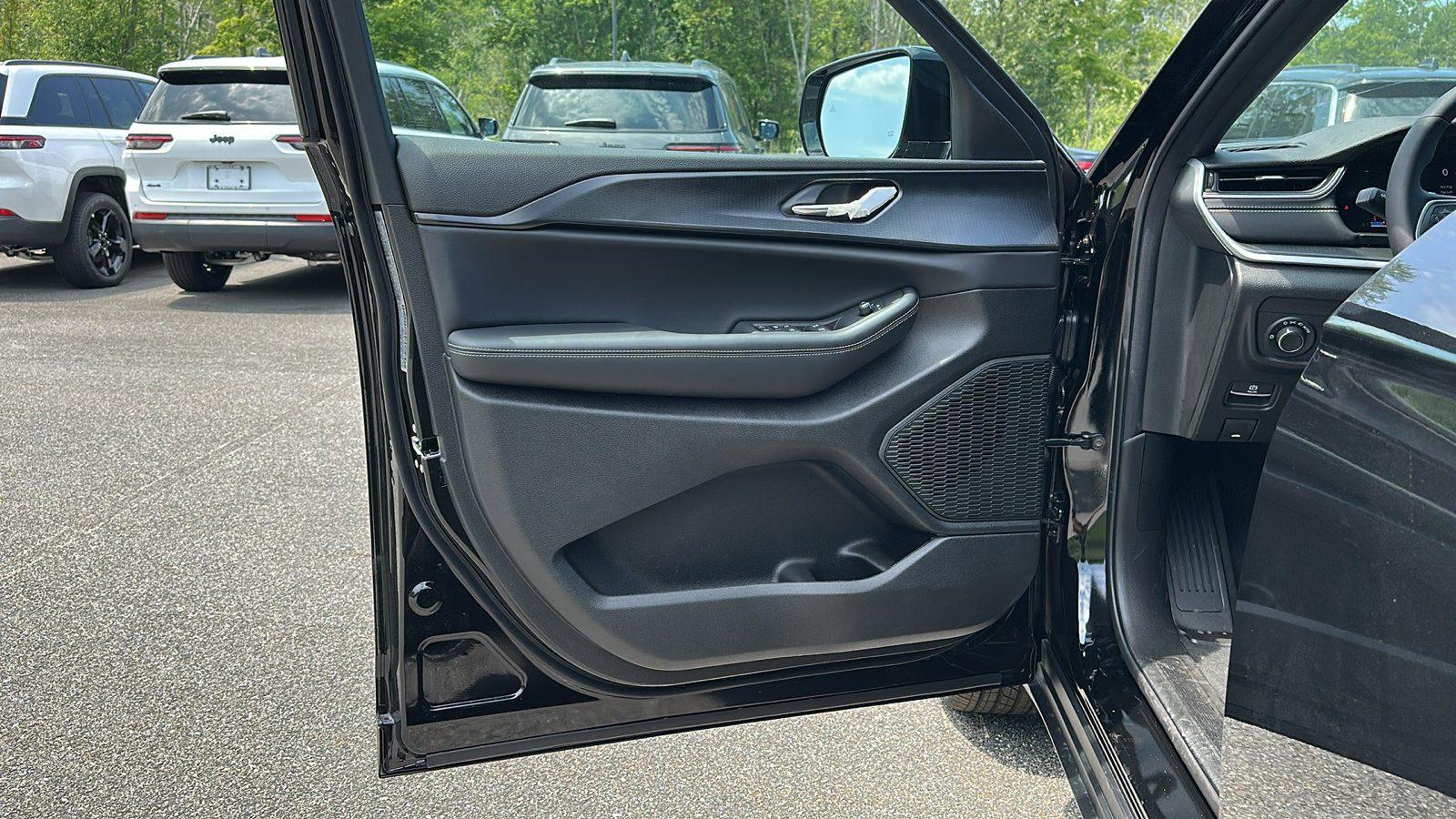 2025 Jeep Grand Cherokee Altitude X photo 4