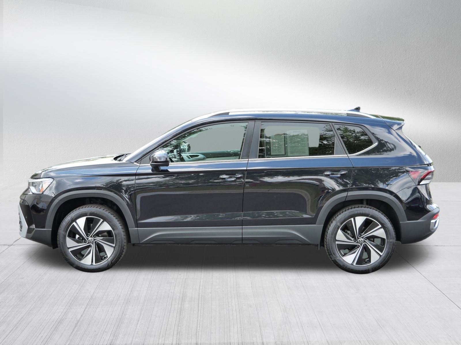 2025 Volkswagen Taos SE photo 2