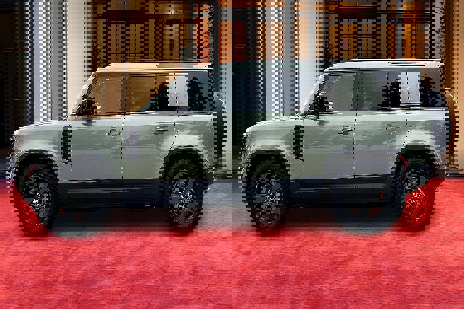 2025 Land Rover Defender 110 S photo 3