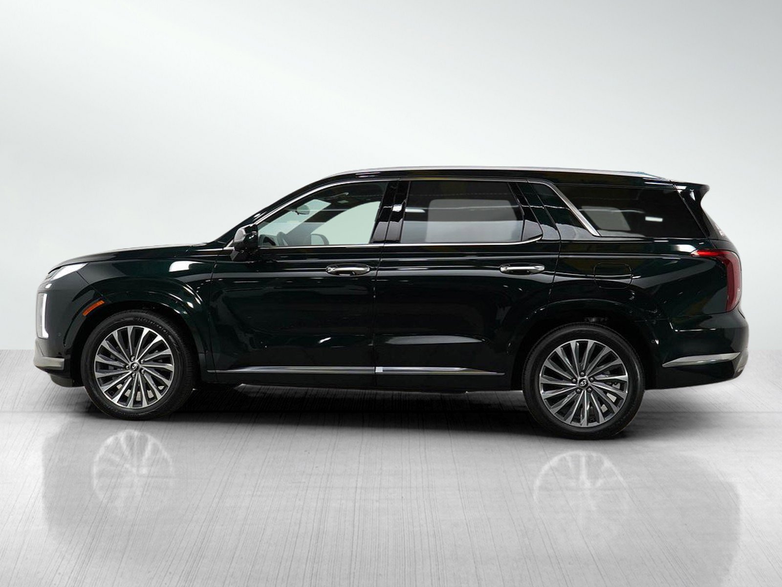 Used 2025 Hyundai Palisade Calligraphy with VIN KM8R7DGE3SU889380 for sale in Minneapolis, Minnesota