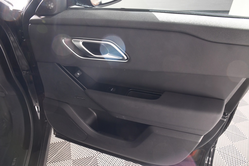 2025 Land Rover Range Rover Velar SE photo 17
