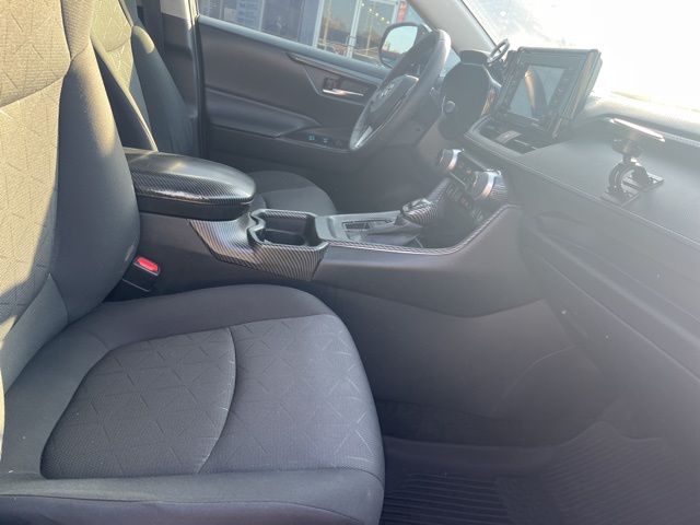 2021 Toyota RAV4 XLE photo 22