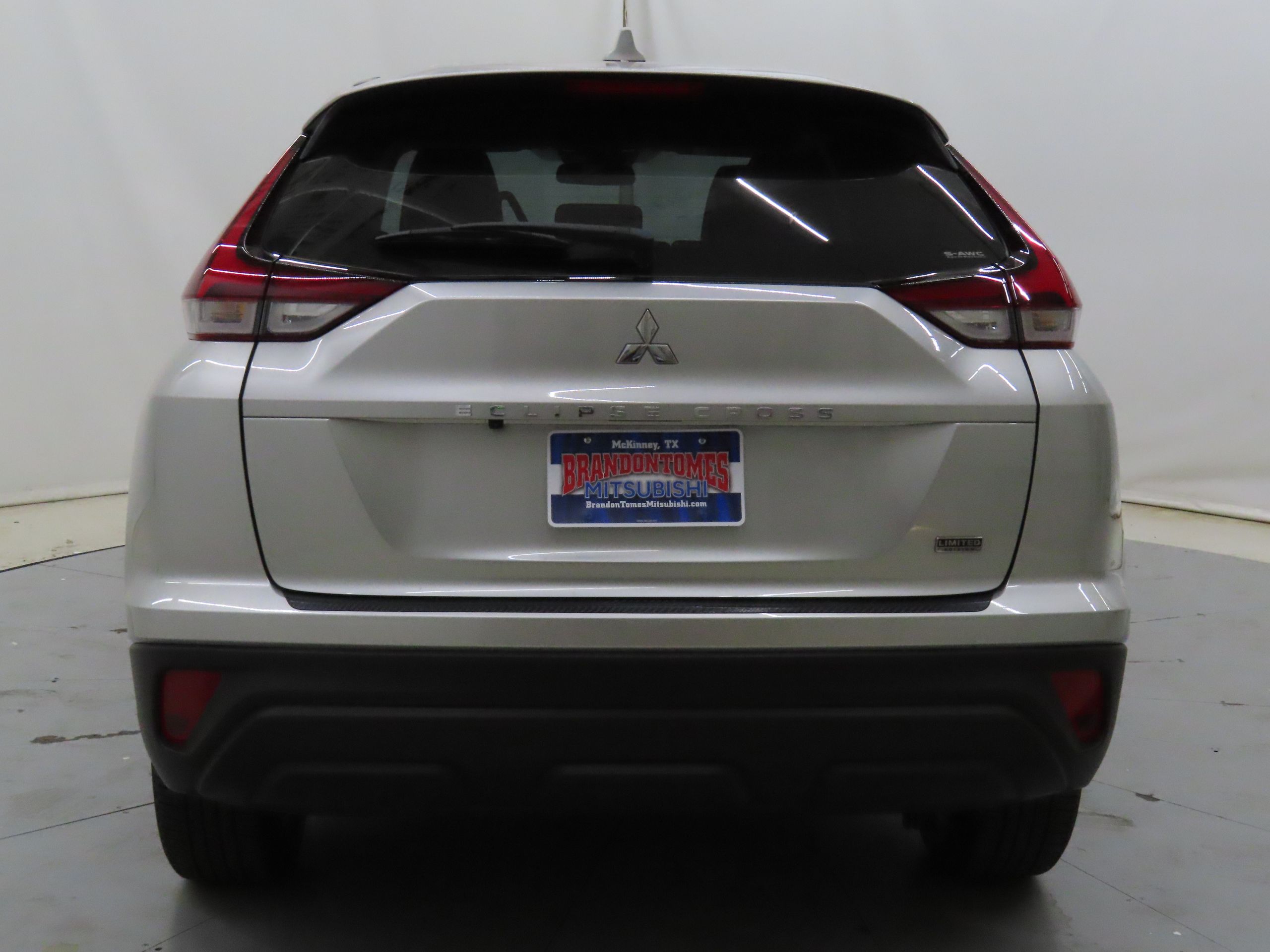 2025 Mitsubishi Eclipse Cross LE photo 4