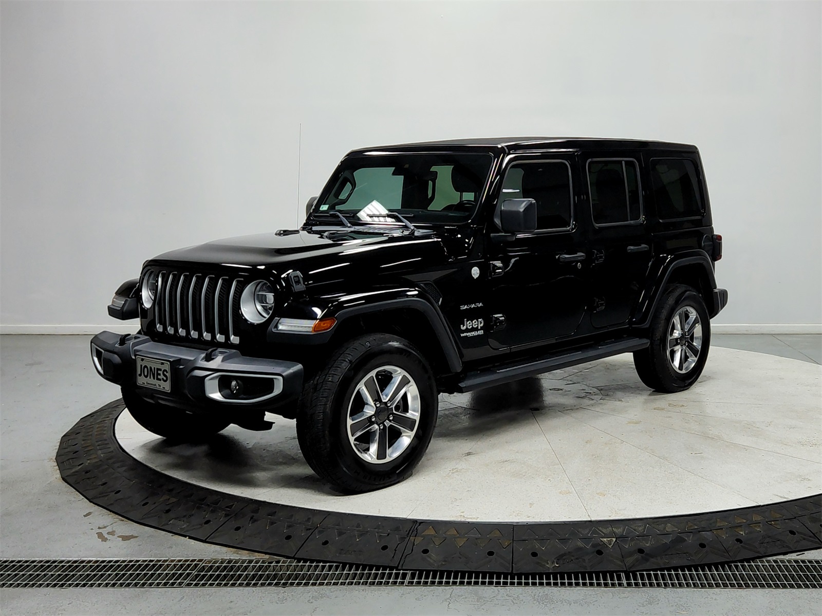 2021 Jeep Wrangler Unlimited Sahara photo 2