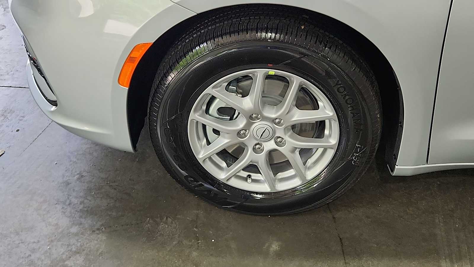 2026 Chrysler Pacifica photo 10