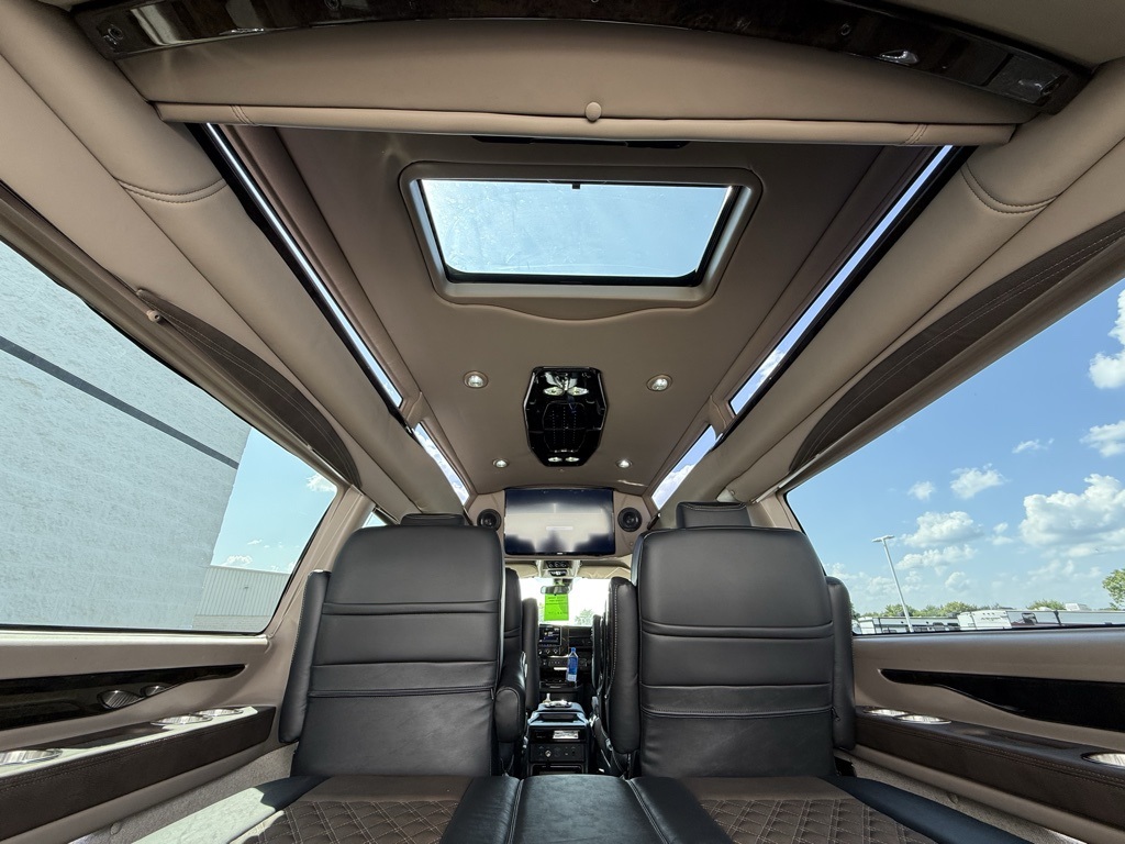 2025 Gmc Savana photo 5