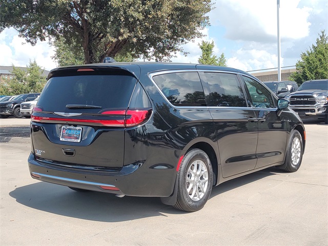 2026 Chrysler Pacifica photo 3