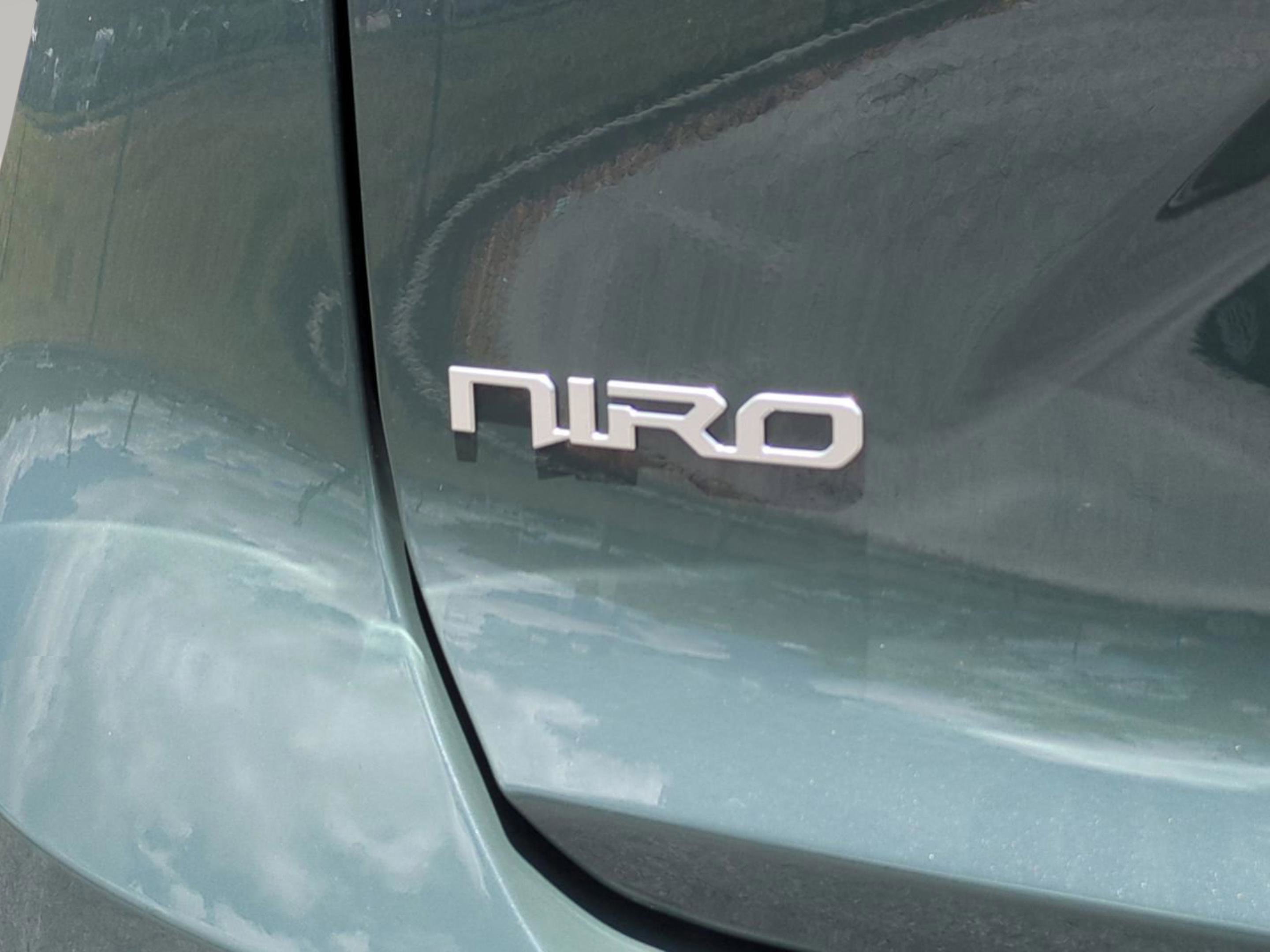 2025 Kia Niro EX photo 12