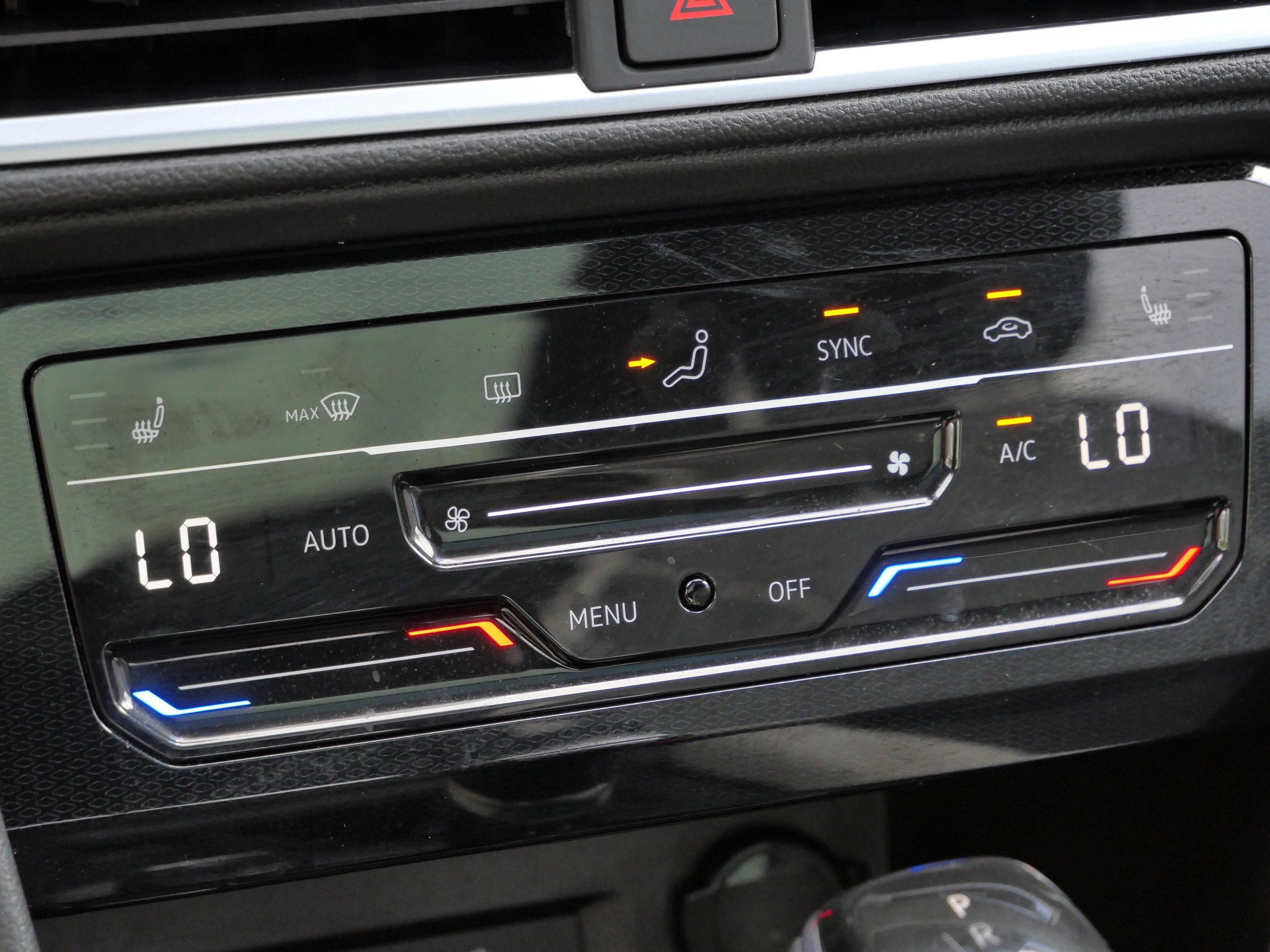 2025 Volkswagen Taos SE photo 21