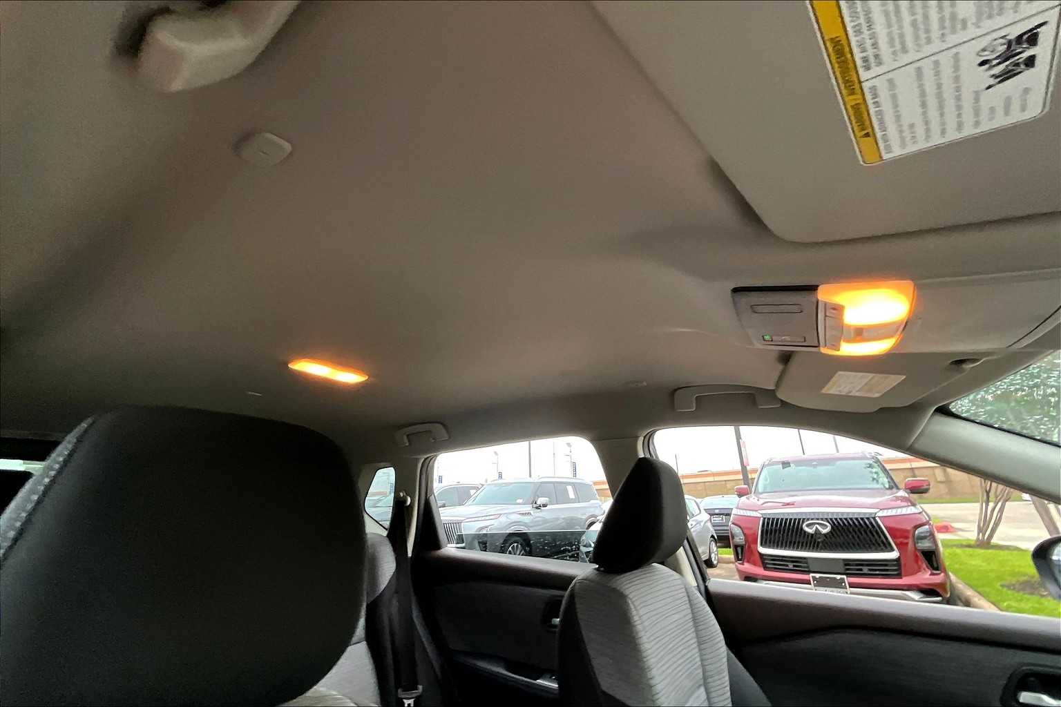 2023 Nissan Rogue SV photo 12