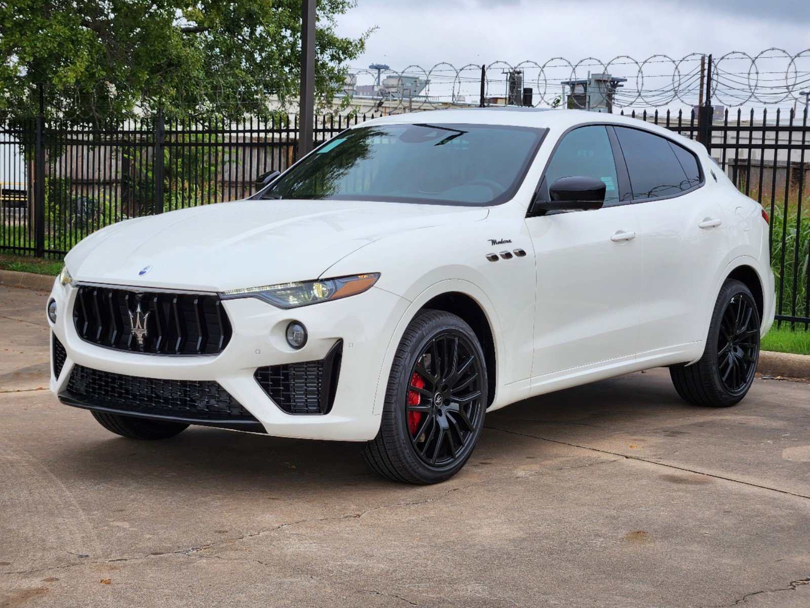 2024 Maserati Levante Modena photo 3
