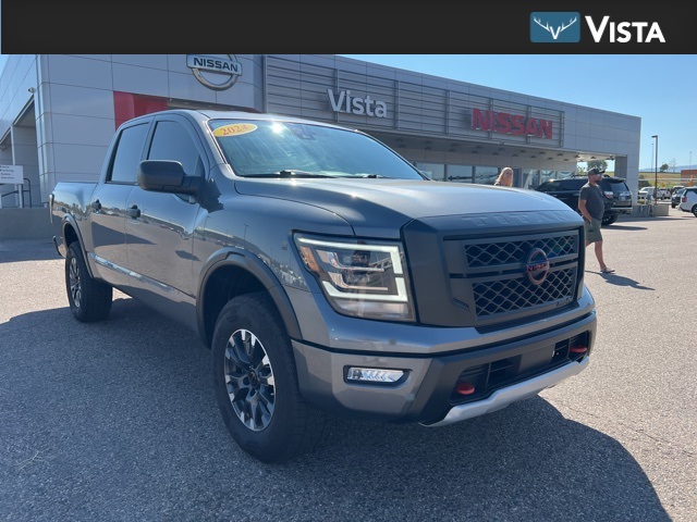 2024 Nissan Titan PRO-4X's photo