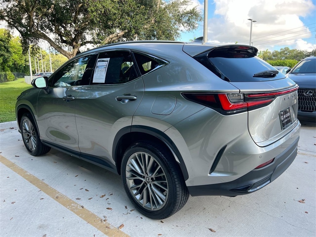 2022 Lexus NX 350h Premium photo 5