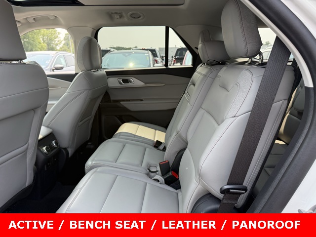2025 Ford Explorer photo 4