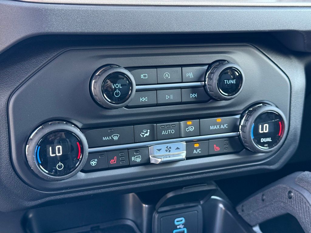 2025 Ford Bronco Outer Banks photo 12