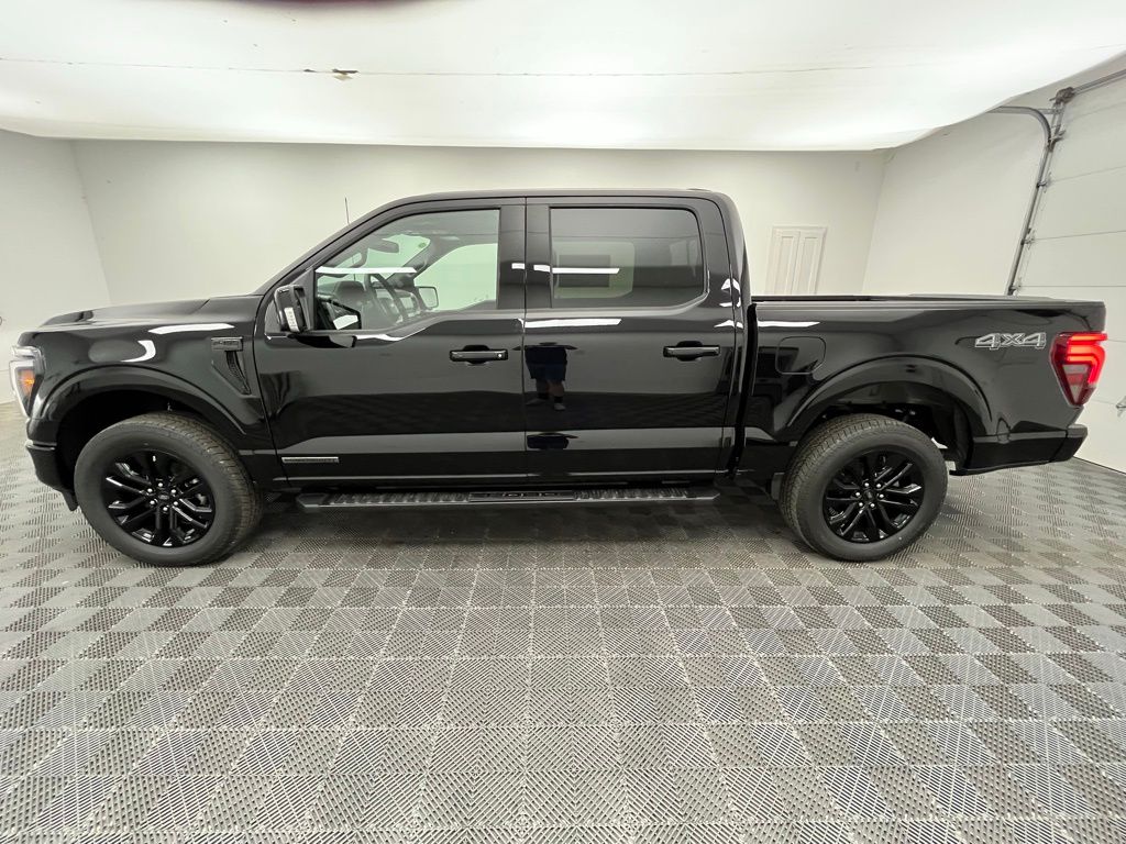 2025 Ford F-150 Lariat photo 10