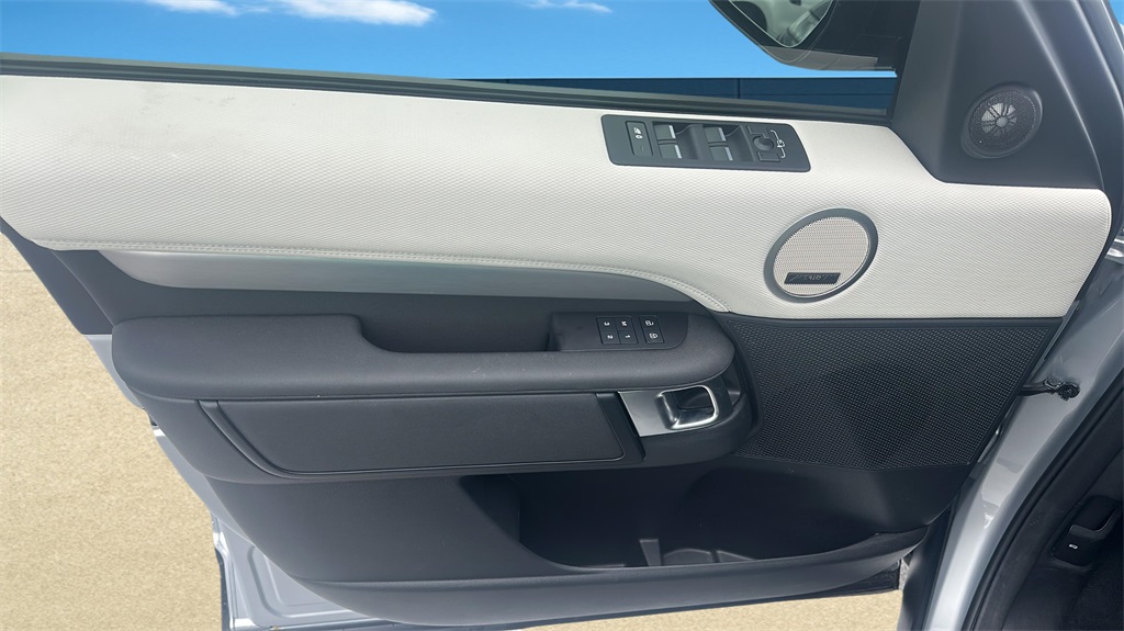 2024 Land Rover Discovery SE photo 22