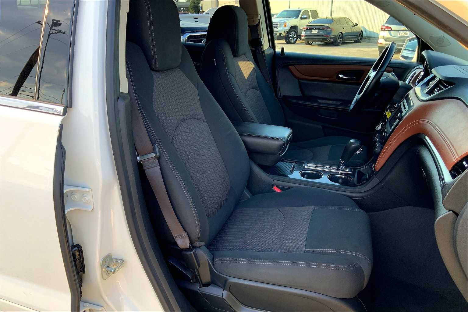 2015 Chevrolet Traverse 1LT photo 8