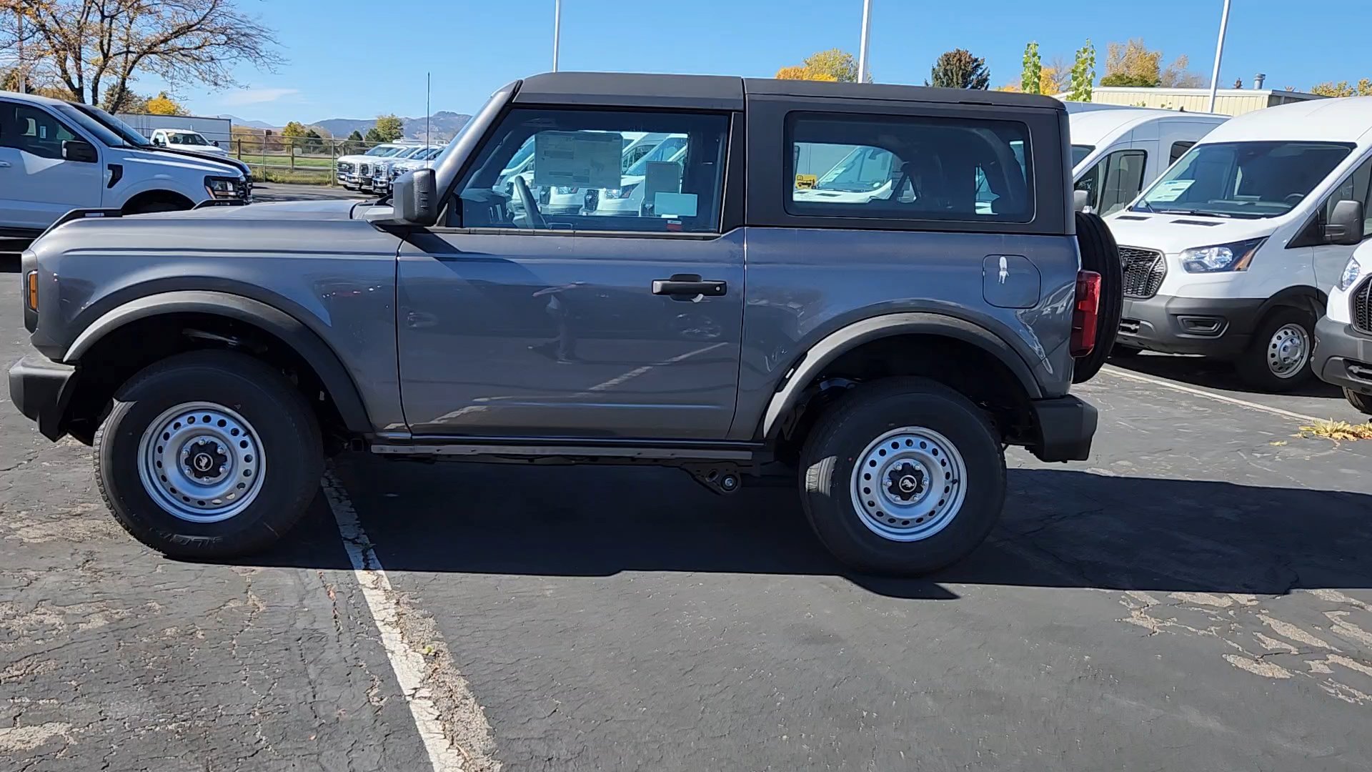 2025 Ford Bronco Base photo 4