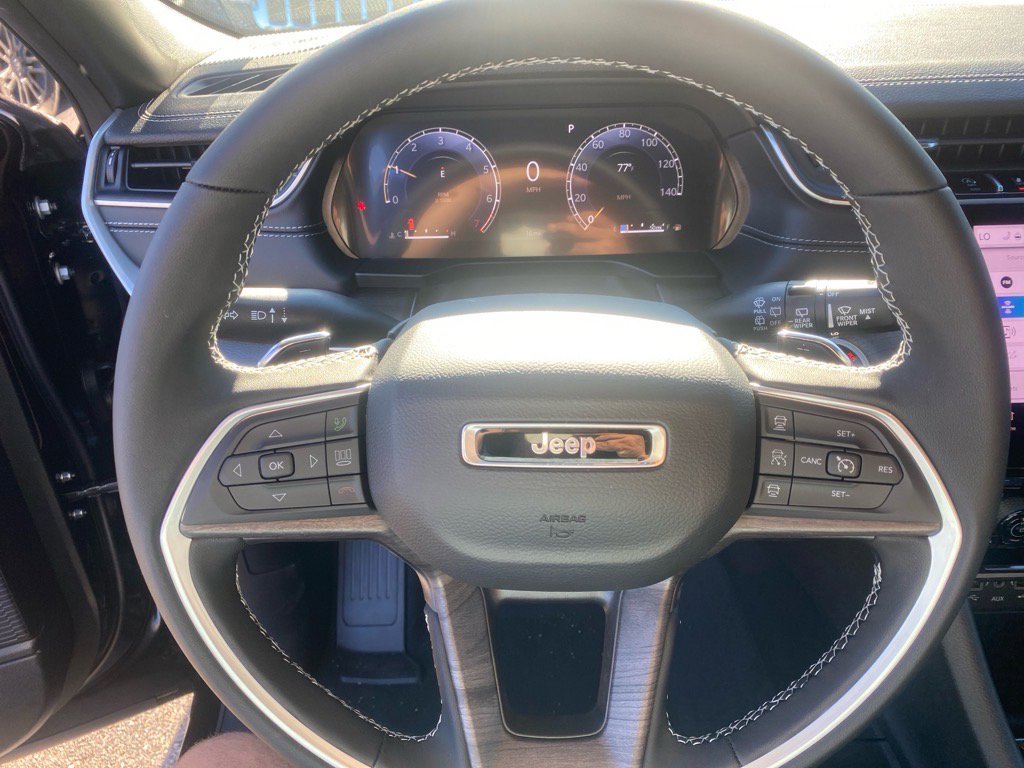 2025 Jeep Grand Cherokee Limited photo 4