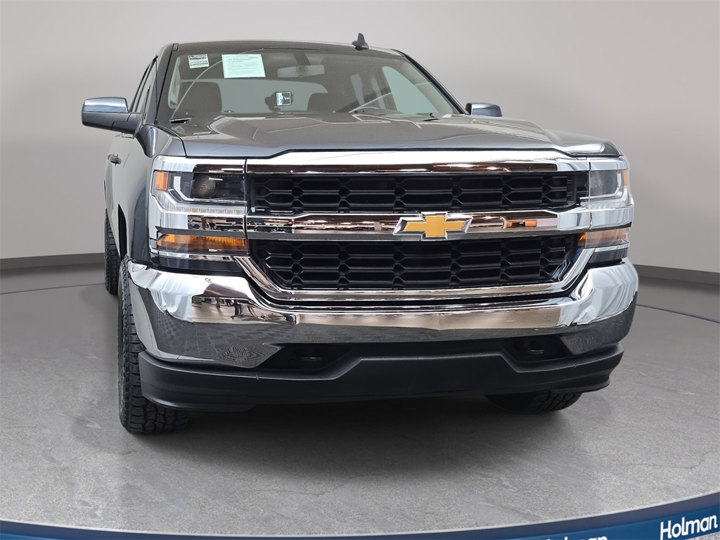 2018 Chevrolet Silverado 1500 LT photo 3