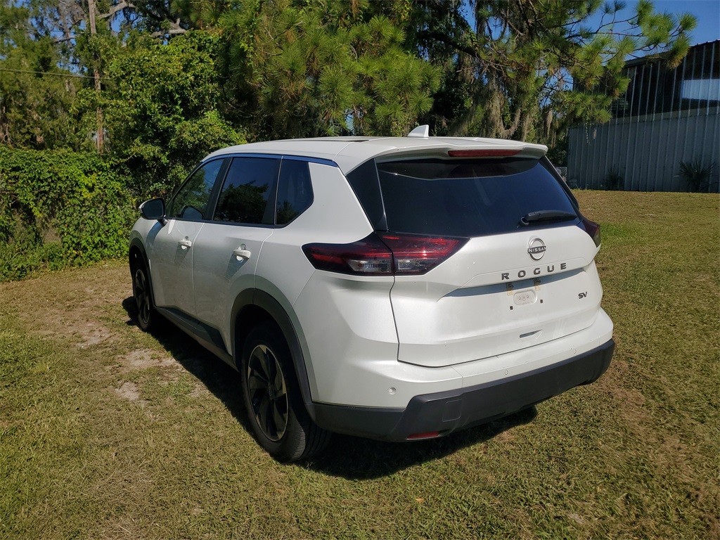 2024 Nissan Rogue SV photo 4
